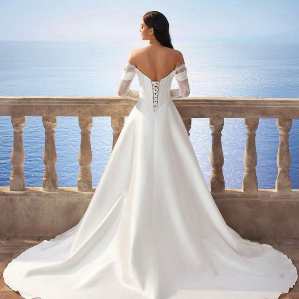 Elegant Off-Shoulder White Lace Corset Wedding Dress - Picture 2 of 7
